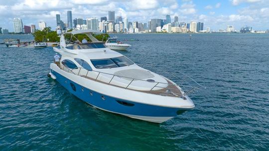 ¡Hermoso yate Azimut de 70 pies con 2 motos de agua incluidas en Miami para hasta 13 huéspedes!