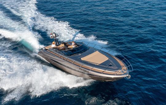 カンパニア州ソレントのRIVA Rivale 52モーターヨットチャーター