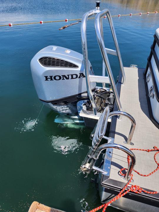 15 Passengers Bentley Tritoon with 250 Hp Motor at Lake Pleasant