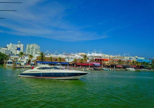 63 PIEDS - SUNSEEKER PREDATOR - BANC - JUSQU'À 18 PERSONNES - CANCUN, MEXIQUE