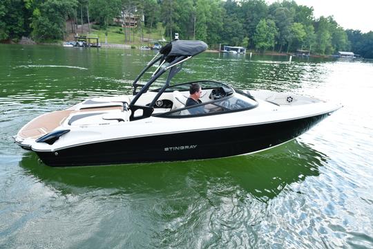 ***Location de bateau de luxe ultime sur le lac Lanier. Comme neuf, une STINGRAY de 300 CV de 23 pieds ! ! !