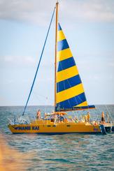 Ceremonia matutina privada en Honolulu, alquiler de catamarán de vela en Oahu, EE. UU.