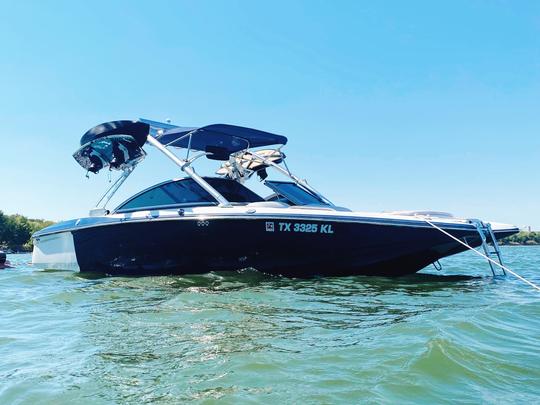 Barco de vela y surf Mastercraft X-Star con capitán en el lago Ray Hubbard - Rockwall, Texas