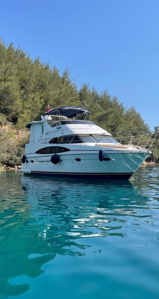 Yate a motor Carver 40 Command Bridge: recorrido privado de DIDIYMA a Bodrum