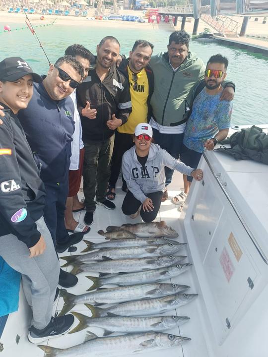 Carta de pesca em alto mar em Dubai, Emirados Árabes Unidos