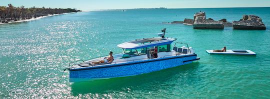 BARCO A MOTOR DE LUXO.. PODE ACOMODAR GRUPOS GRANDES... ISLAND HOPPER!!!!!