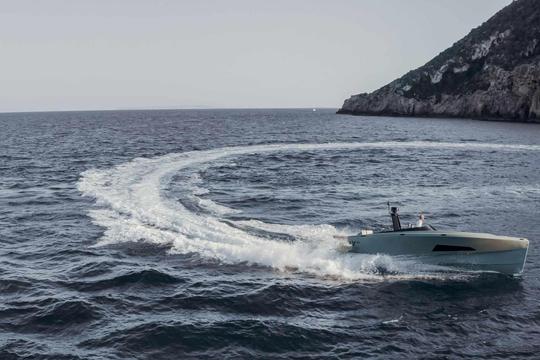 Location de yacht à moteur en carbone SAY 42 « SMN » à Santa Eulalia, Îles Baléares