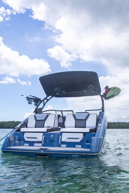 Jetboat: Miami Fun on Yamaha AR250 – All-Inclusive Thrills