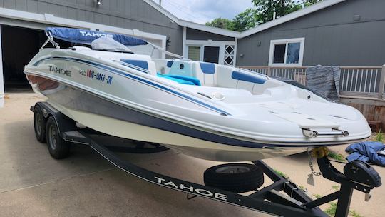 Tahoe 1950 Deck boat takes up to 10 people