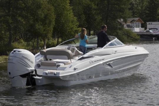 Crownline 235X Cruiser for 10 people