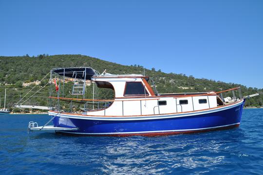 Barco personalizado de 50 pies para crucero diario en Bodrum Torba 