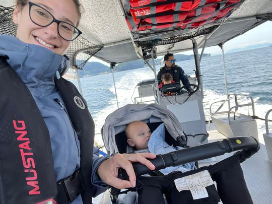 ブリティッシュコロンビア州の美しい海岸線をボートで探索