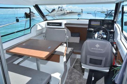 Jeanneau NC 695 Sport Cruiser entièrement fermé