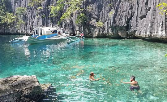 Excursión privada en barco de varios días desde Coron a El Nido