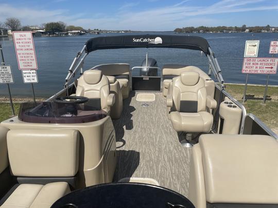 2020 Suncatcher Tritoon Boat Rental on Lake LBJ