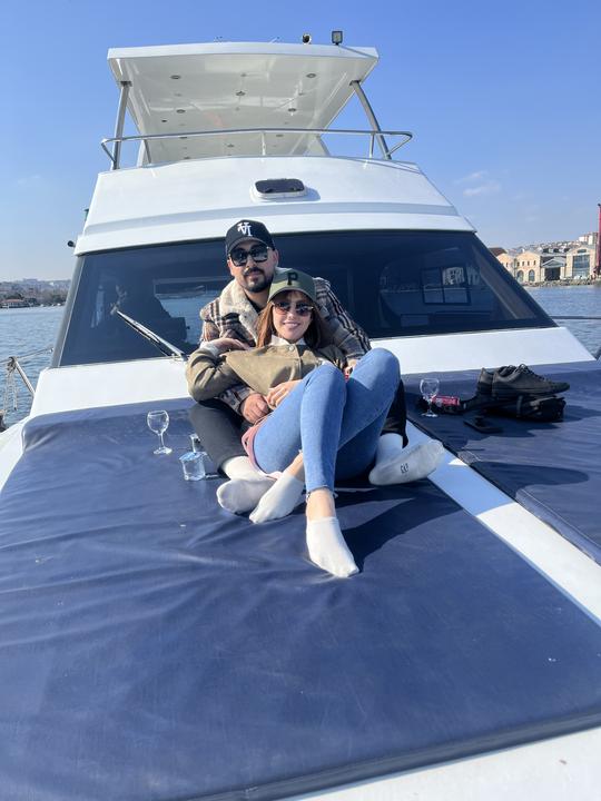 Location de yacht à moteur de luxe pour des excursions d'une journée à Istanbul