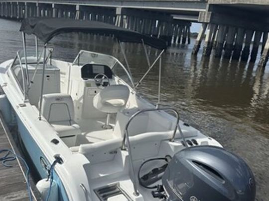 Super Clean/Like New 2018 21ft Sea Hunt-211 Escape