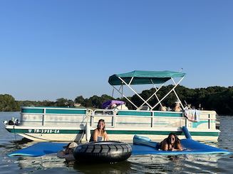 Let the good times roll!! 8 person Hurricane Pontoon Boat with Captain