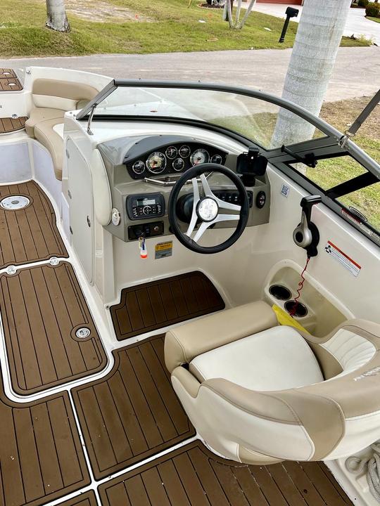 Stingray 234 LR, for 12 people, Cape Coral at Rosen Park & Boat ramp!