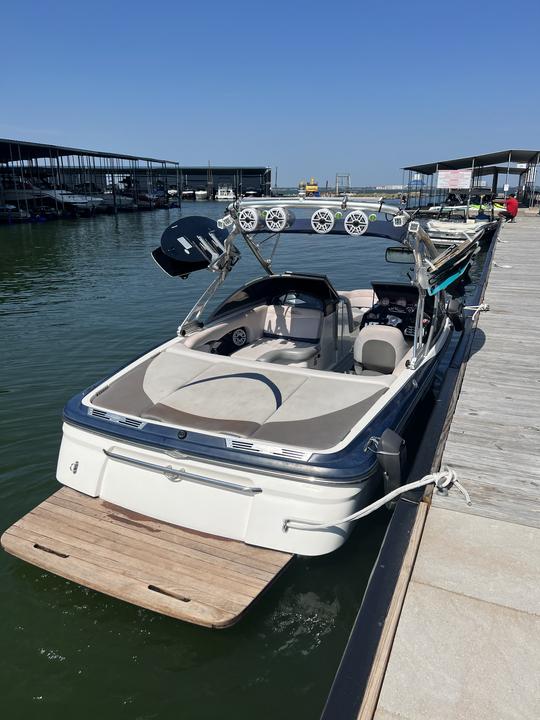 Barco de vela y surf Mastercraft X-Star con capitán en el lago Ray Hubbard - Rockwall, Texas