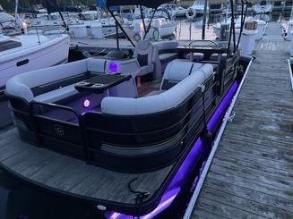 23' Godfrey Luxury Pontoon in Milwaukee