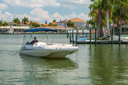 Bateau à pont Hurricane de 24 pieds de la série Elite et 250 Yamaha