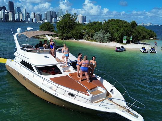 Flybridge de 50 pieds - Jusqu'à 200$ de RABAIS* + photos et vidéos de drones GRATUITES !