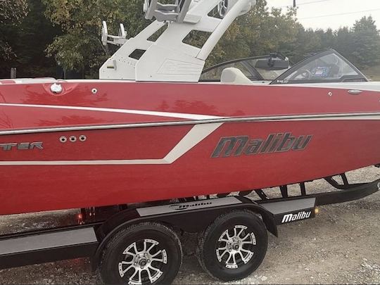 Malibu MXZ Surf Boat. Book with the best captain on the lake!