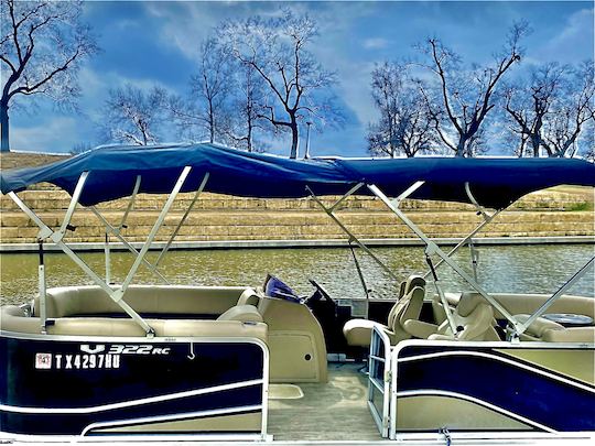 2020 Suncatcher Tritoon Boat Rental on Lake LBJ