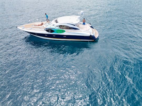 Yate Sunseeker de lujo con todo incluido en Cabo Getaway de 55 pies con barra libre y comida fresca