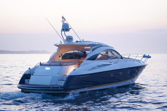 Yate Sunseeker de 55 pies: lujosa escapada a Cabo, wifi disponible y aperitivos