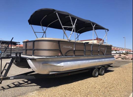 O barco perfeito para amigos e familiares - Bentley 240 Cruise 2022