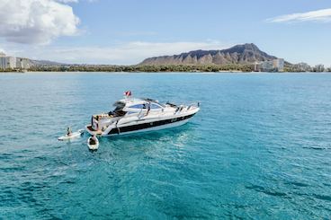 Excursion de 2 heures - Location d'un yacht de luxe Cranchi Mediterranee de 47 pieds à Honolulu