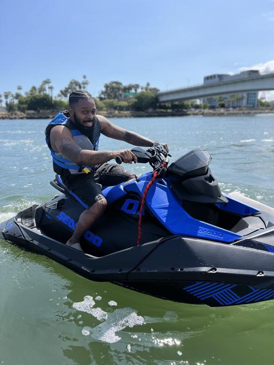 90$ de l'heure SEA-DOO SPARK 2 up avec haut-parleur ! ! ! 2 jetskis disponibles ! Réservez dès maintenant !