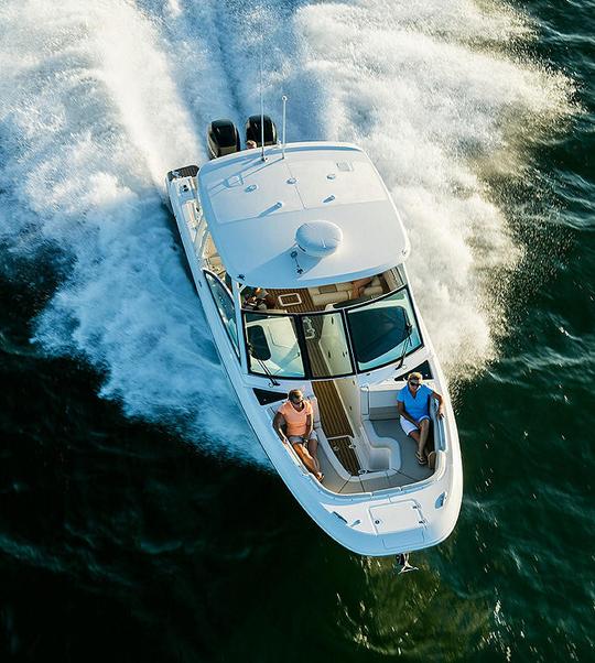 ¡Disfruta de este agradable Boston Whaler 320 Vantage de 32 pulgadas por un día!