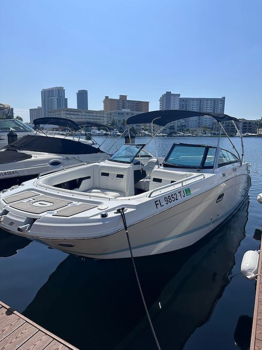 2022 Four Winns Bowrider 24 Bathroom onboard, Hallandale Beach, Sunny Isles