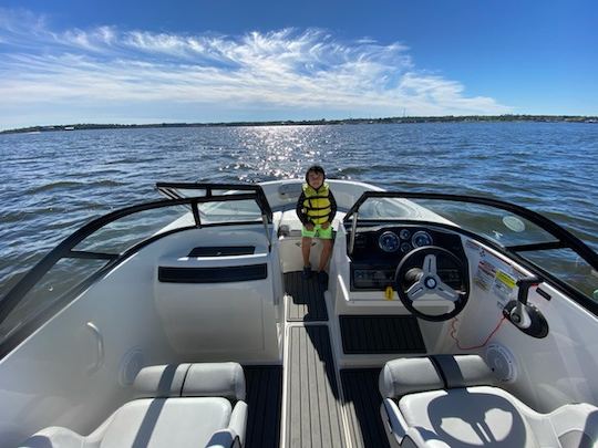 2022 Bayliner VR4 Bowrider For Rent! Enjoy a Beautiful Day on Lake Conroe