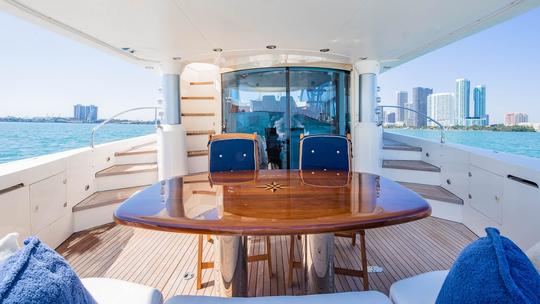 ¡Explore Fort Lauderdale en un megayate Fairline Power de 68 pies!