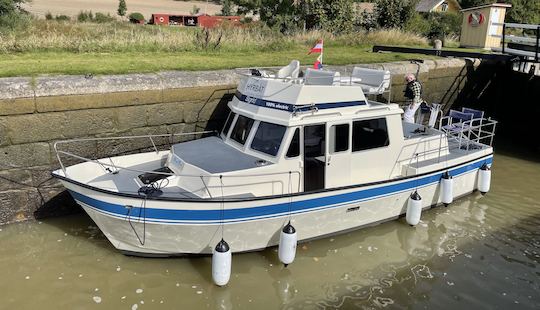 Louez le bateau électrique Sigrid sur le canal de Gota, en Suède