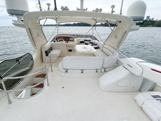 ¡VIP Yacht Charter 65 Azimut para cumpleaños, bodas o eventos especiales!