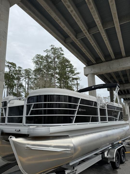 No boat? No Problem! Fun Under The Sun On A Pontoon