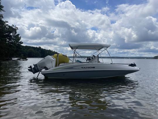 Barco con cubierta Tahoe Lake Martin de 21 pies