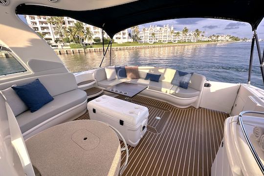 53' Navegue no barco DREAM saindo de South Beach...