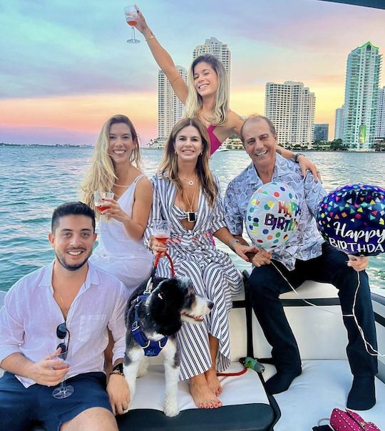 2h Exclusive Private Boat tour in Miami with champagne