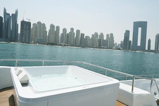 Alquiler de barcos en Dubai Marina · Premium — Spacious Motoryacht (2001)