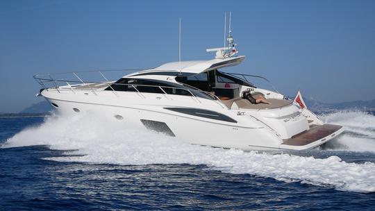 Aluguel de iates de luxo Princess V62 Sport Power Mega em Cote d'Azur, França