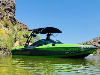 ¡Ven Dew The Dew! ¡¡Mountain Dew y Supreme colaboran en WakerSurf Boat!!