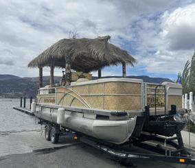 Tiki Party Yacht. Up to 16 people. 26' Hawaiian decorated Pontoon w/ Bar and BBQ