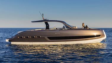 Invictus TT 460 Motor Yacht Rental in Saint Tropez