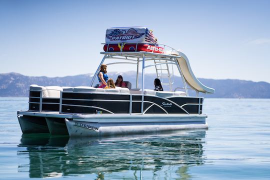 Pontão com escorregador em Tahoe Vista, Califórnia - 8 horas